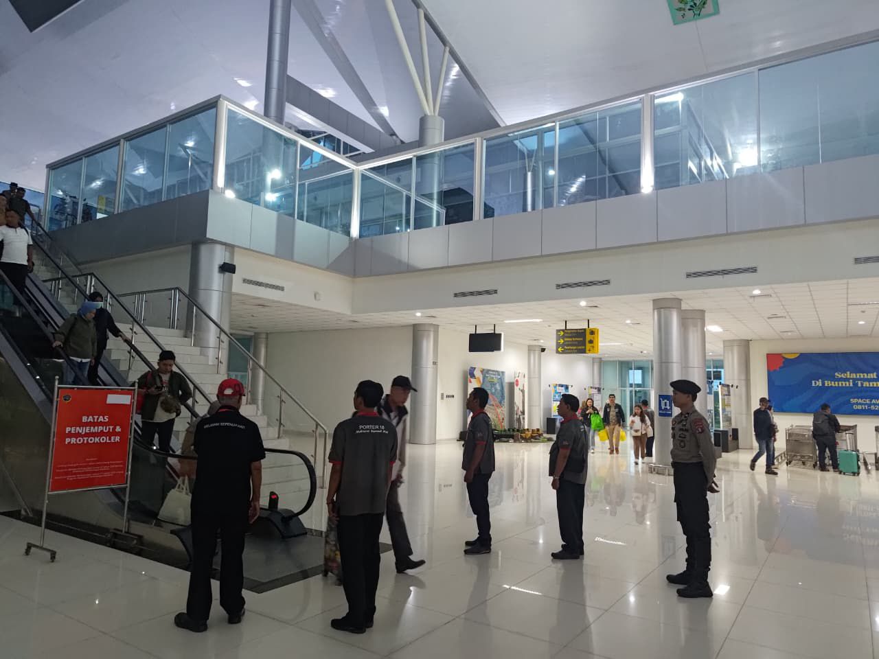 Satpamobvit Polresta Palangka Raya Laksanakan Pengamanan Bandara Tjilik Riwut, Pastikan Aktivitas Penerbangan Aman dan Lancar