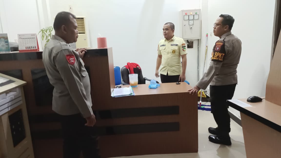 Polsek Bukit Batu Lakukan Pengecekan CCTV di Kantor Bank Kalteng Tangkiling