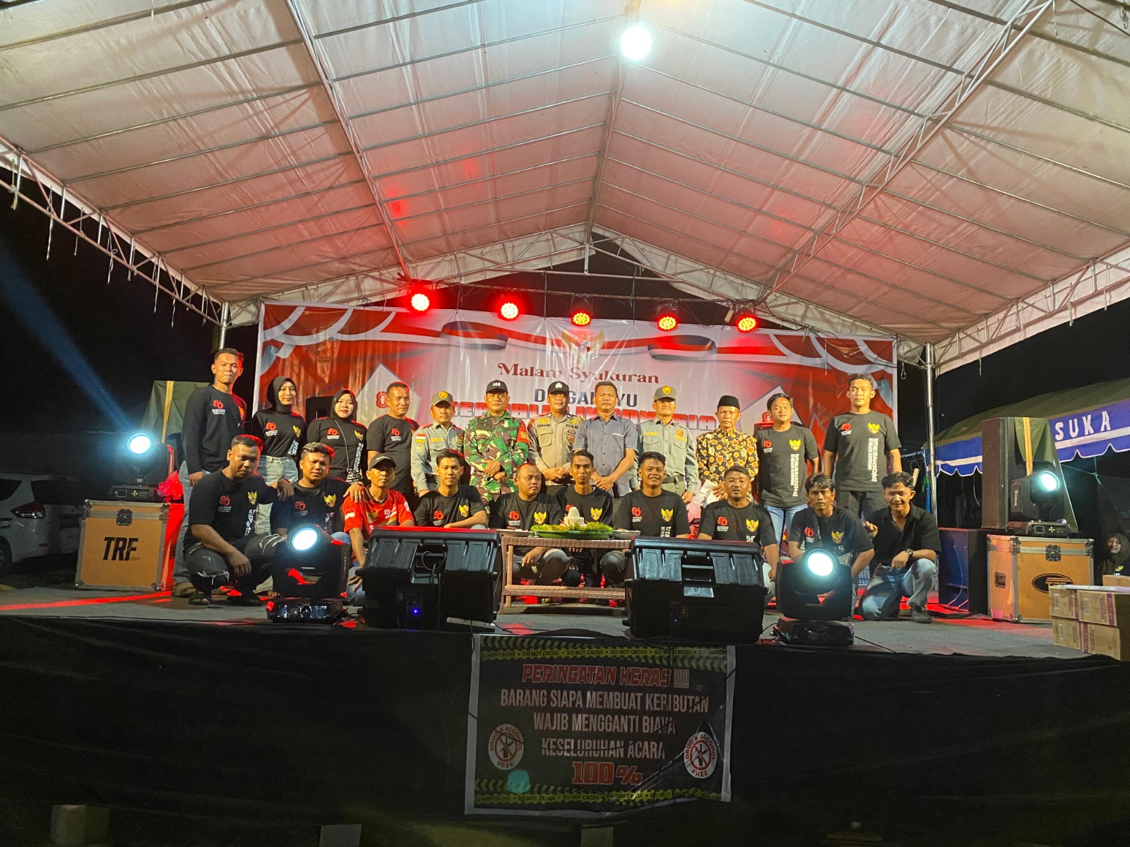 Bhabinkamtibmas Polsek Bukit Batu Hadiri Malam Syukuran HUT ke-80 RI di Kelurahan Tangkiling