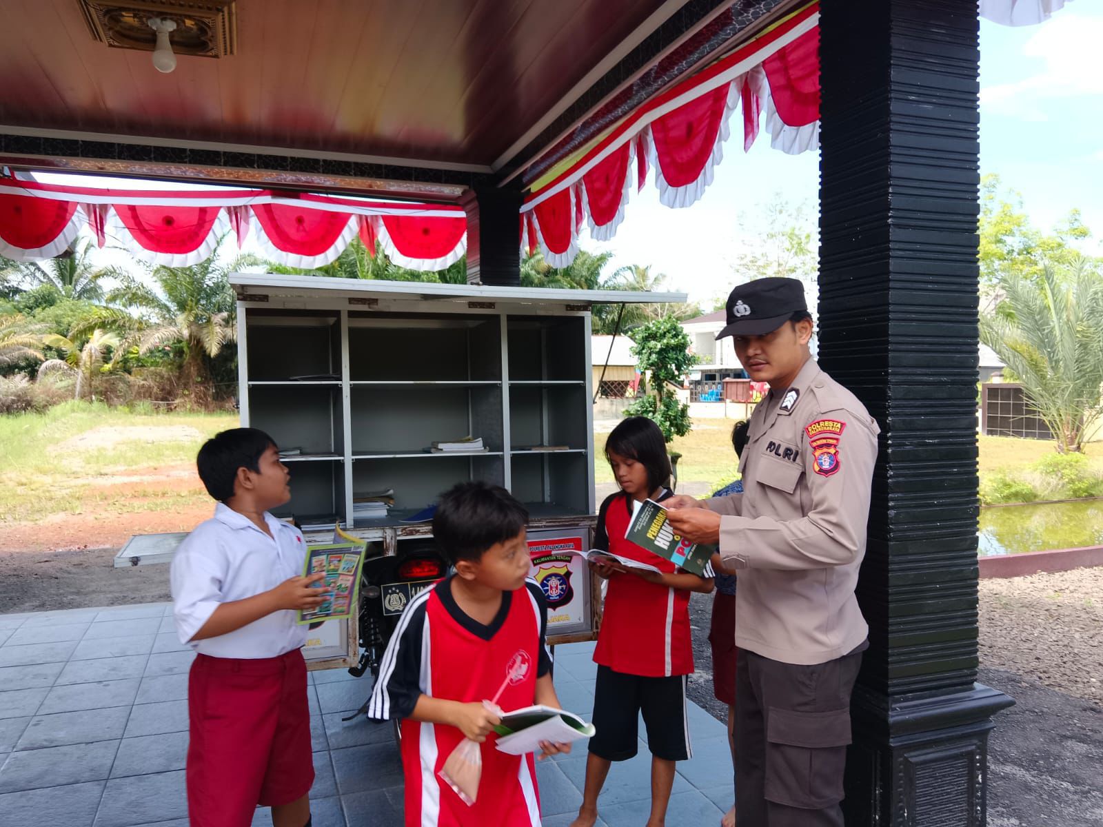 Bhabinkamtibmas Bukit Sua Laksanakan Program Bajaka Presisi di Polsek Rakumpi