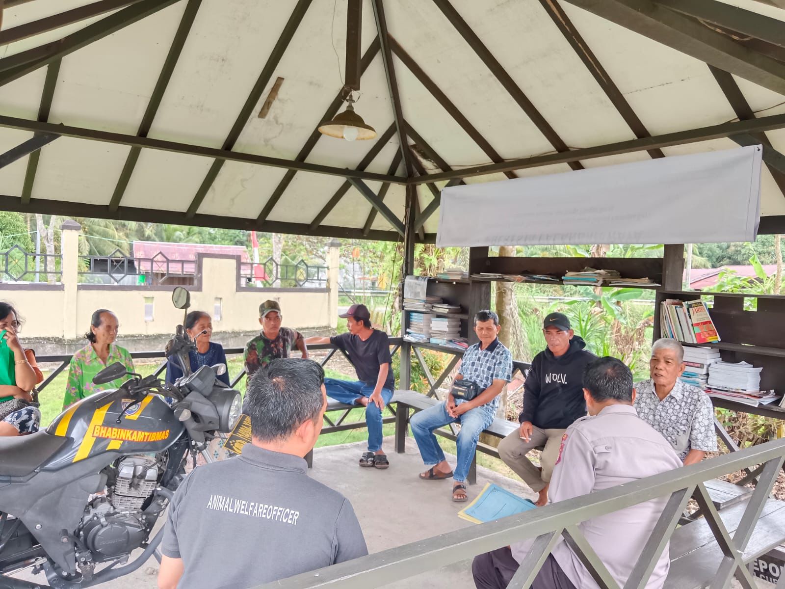 Mediasi Bhabinkamtibmas Berhasil Selesaikan Sengketa Tanah Secara Damai di Petuk Barunai