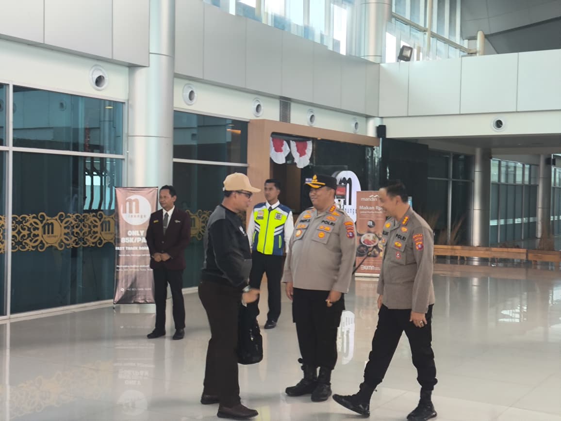 Satpamobvit Polresta Palangka Raya Turut Amankan Kepulangan Ketua Kwarnas Gerakan Pramuka di Bandara Tjilik Riwut