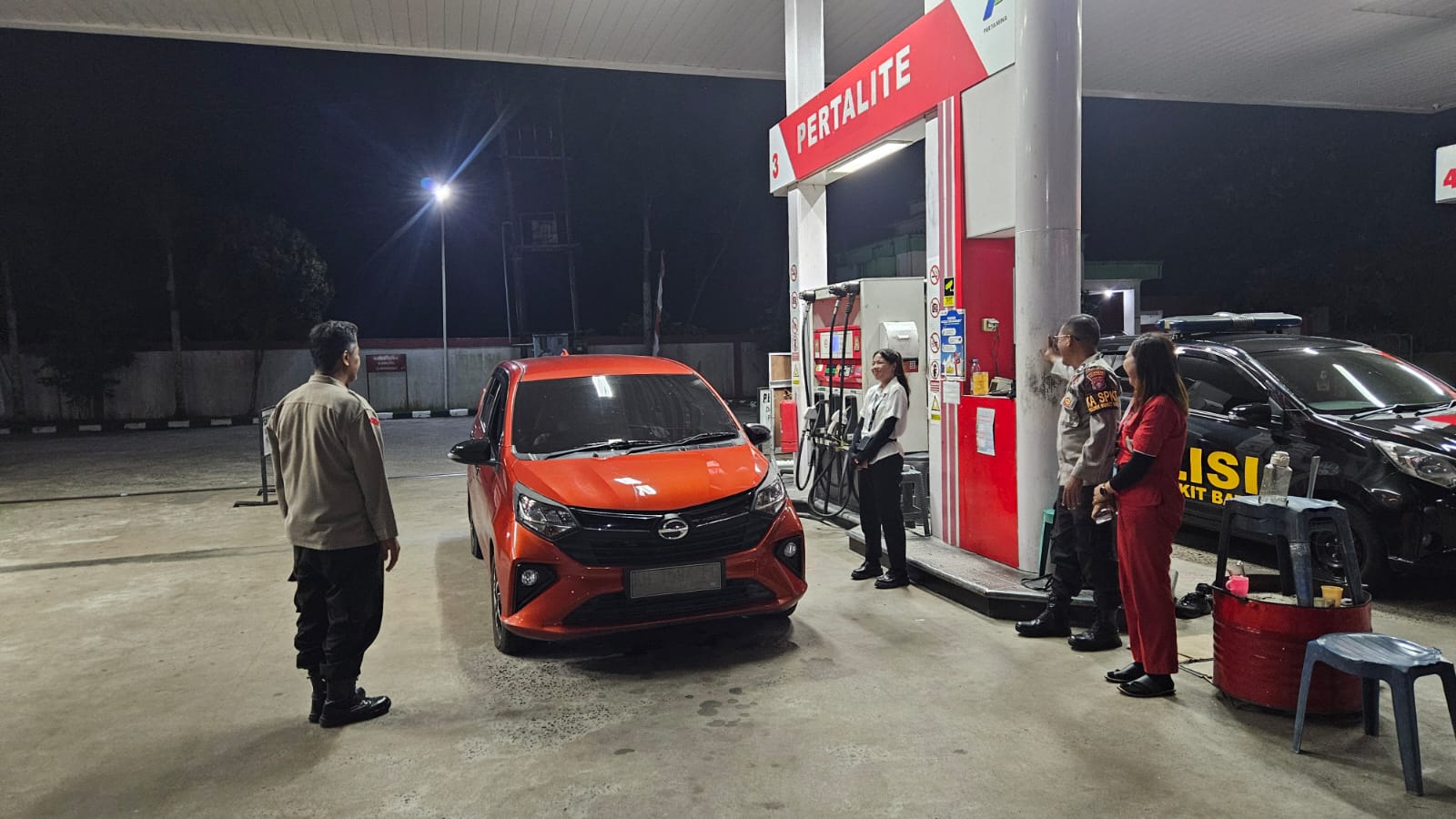 Di SPBU, Polsek Bukit Batu Tinjau Aktivitas Masyarakat