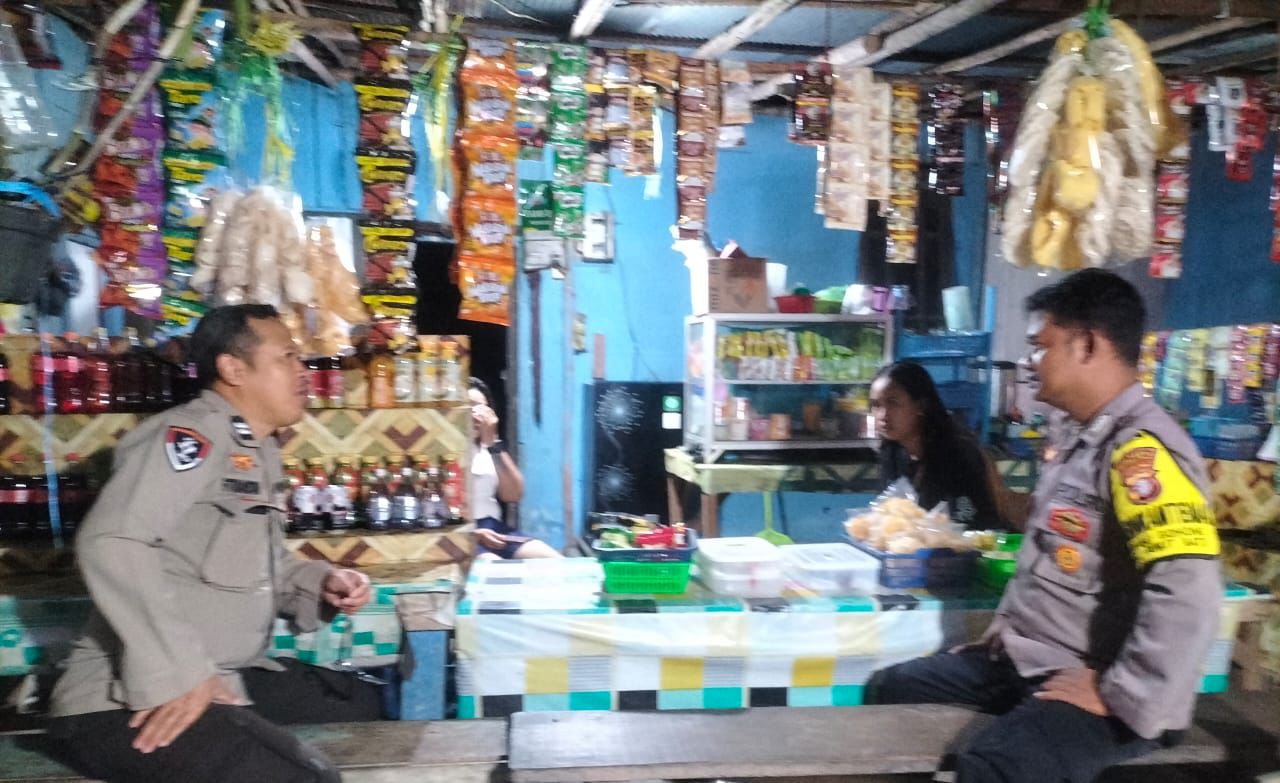 Demi Sinergitas, Polsek Bukit Batu Ngopi Bareng di Warung Warga