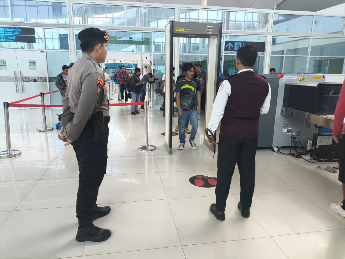 Satpamobvit Polresta Palangka Raya Gelar Pengamanan di Bandara Tjilik Riwut