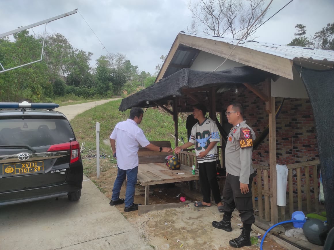 Di Objek Wisata Bukit Cinta, Polsek Bukit Batu Sampaikan Nomor Layanan 110