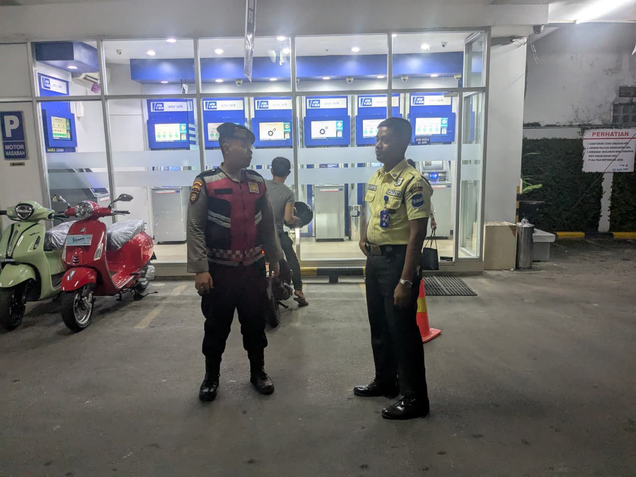 Patroli Motor Satsamapta Polresta Palangka Raya Sambangi Kantor BCA