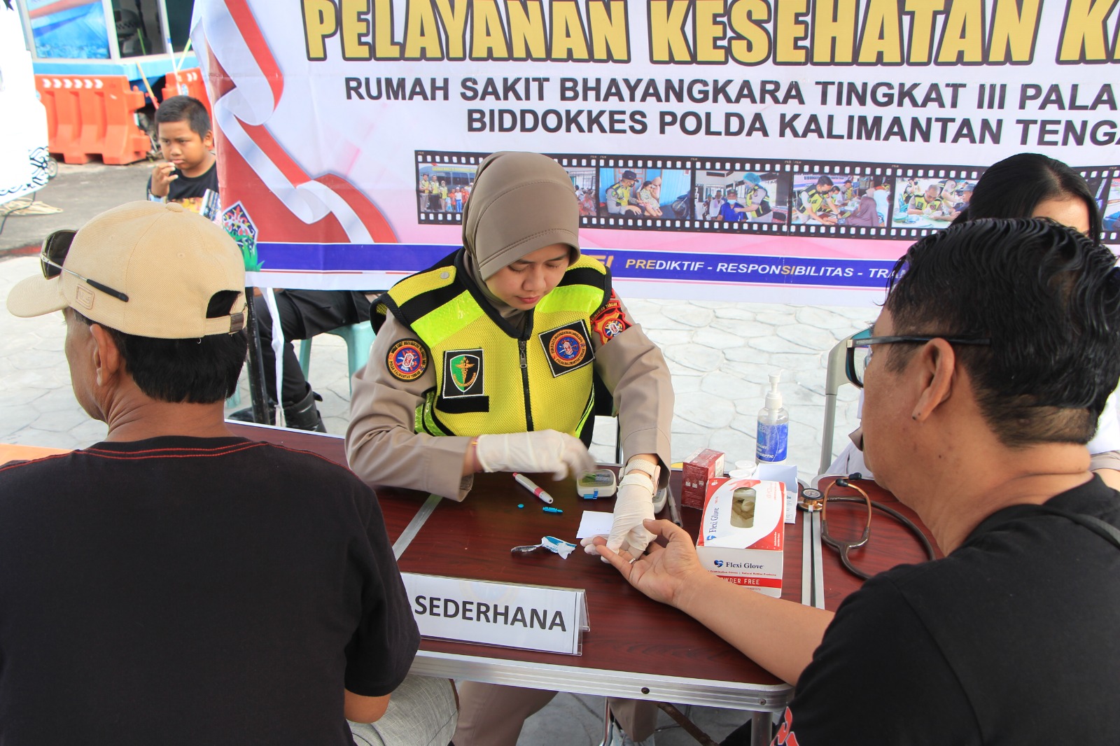Warga Antusias, Rumkit Bhayangkara Polda Kalteng Sediakan Layanan Kesehatan Gratis di CFD