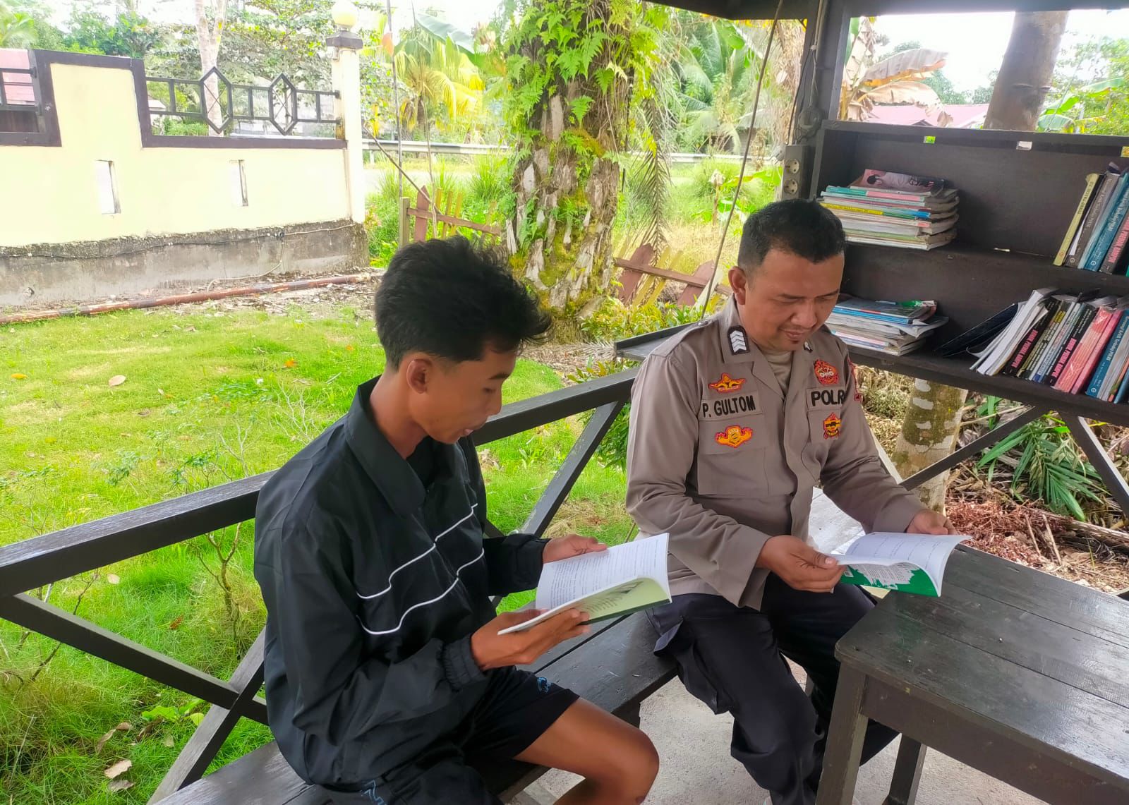 Bhabinkamtibmas Polsek Rakumpit Dorong Minat Baca dengan Program Bajaka Presisi