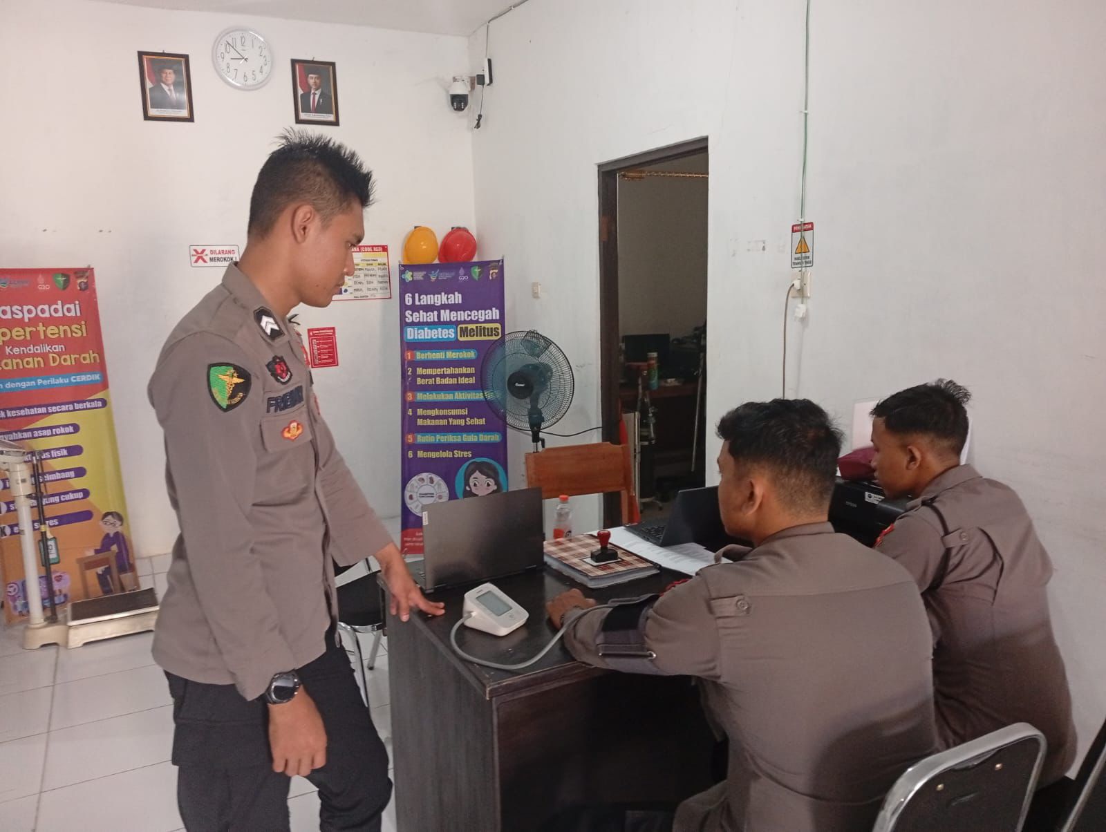 Sidokkes Polresta Palangka Raya Gelar Pelayanan Kesehatan Rutin Bagi Personel dan Tahanan