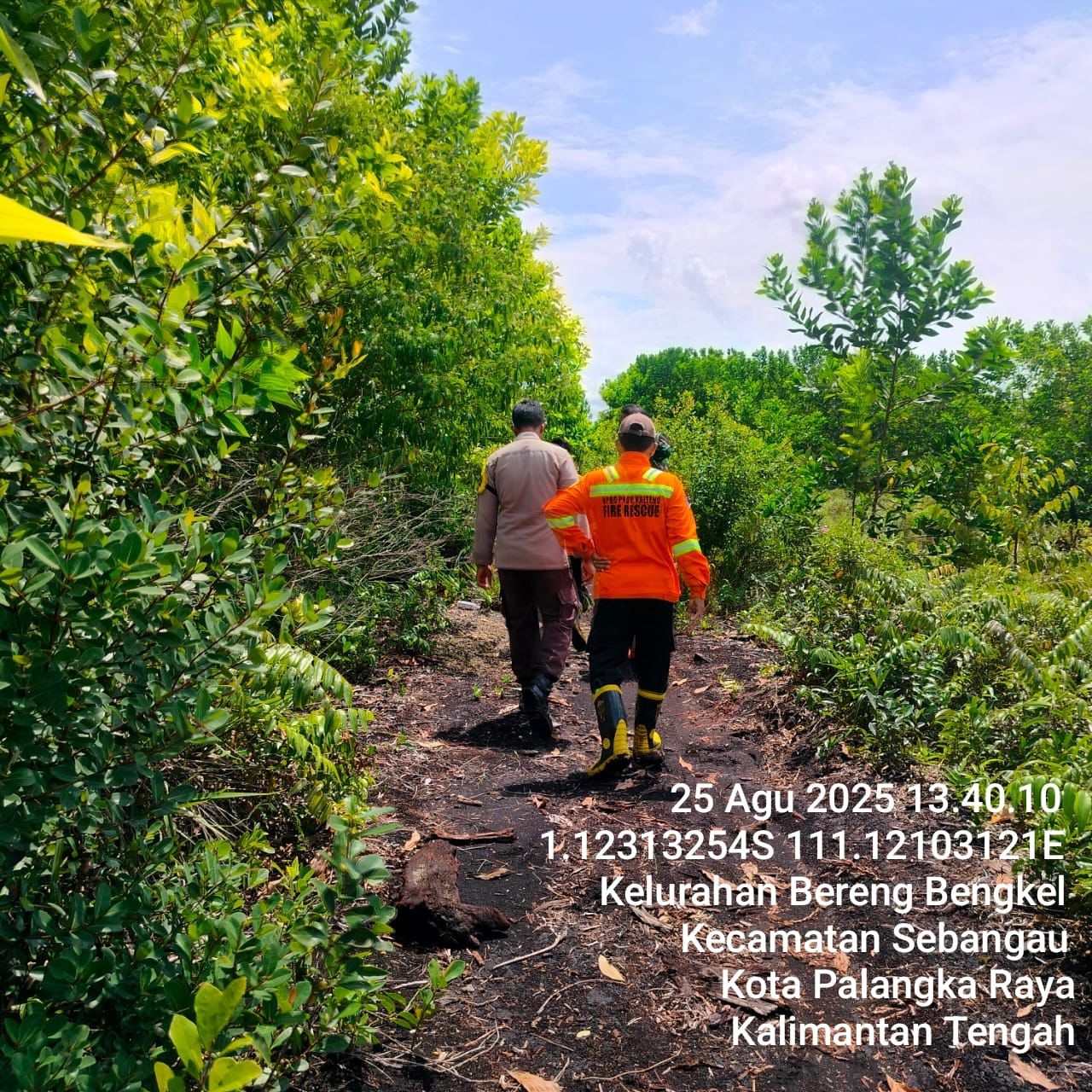 Bhabinkamtibmas Polsek Sabangau Ikuti Patroli Karhutla di Kelurahan Bereng Bengkel