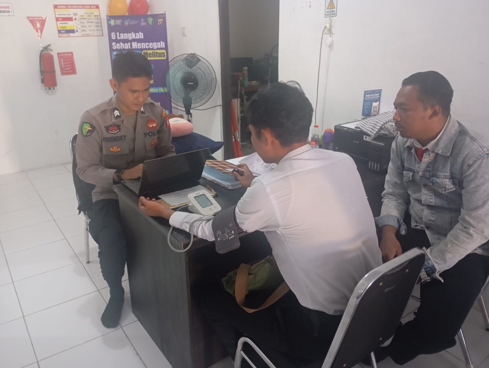 Sidokkes Polresta Palangka Raya Gelar Pelayanan Kesehatan Rutin Bagi Personel dan Tahanan