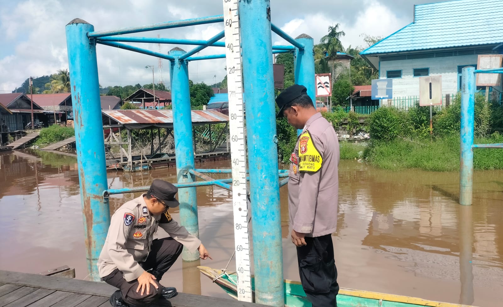 Polsek Bukit Batu Pantau Debit Air Sungai Rungan Antisipasi Banjir