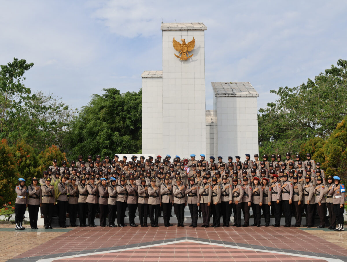 Peringati Hari Jadi Polwan ke-77, Polwan Polda Kalteng Upacara Ziarah di TMP Sanaman Lampang