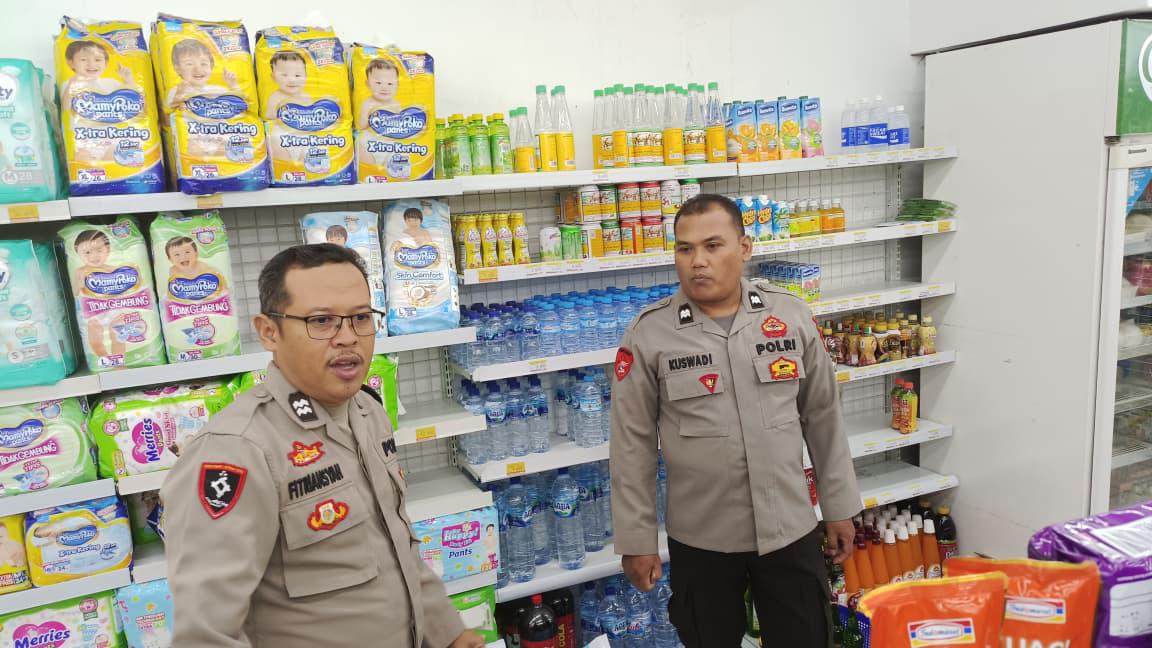 Piket Polsek Sabangau Jalin Sinergi dengan Satpam Gudang SKK untuk Jaga Kamtibmas
