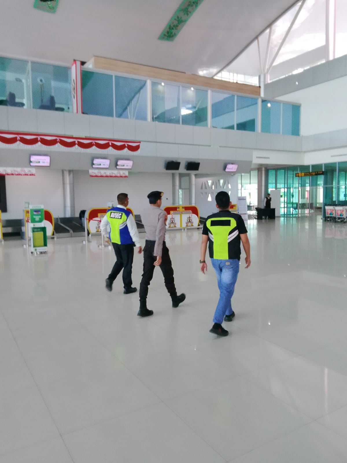 Di Bandara Tjilik Riwut, Satpamobvit Polresta Palangka Raya Gelar Patroli Jalan Kaki