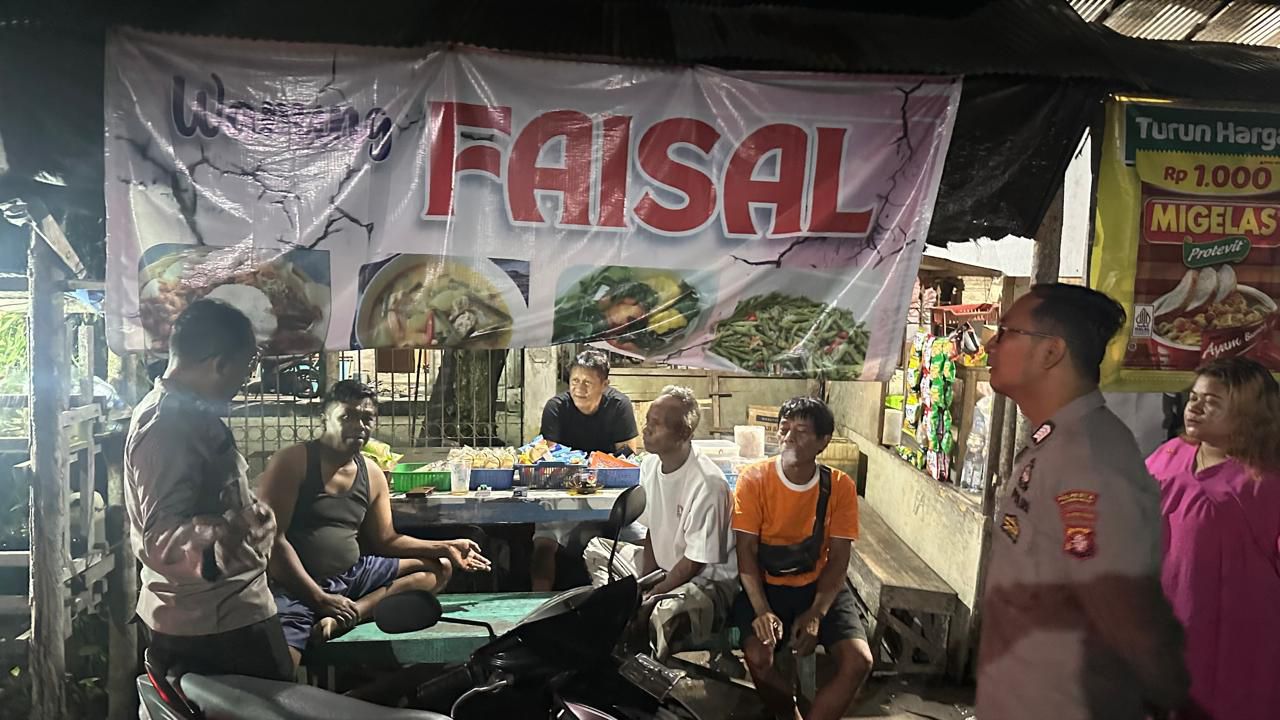 Sembari Ngopi, Polsek Bukit Batu Sharing Pesan Kamtibmas dengan Warga