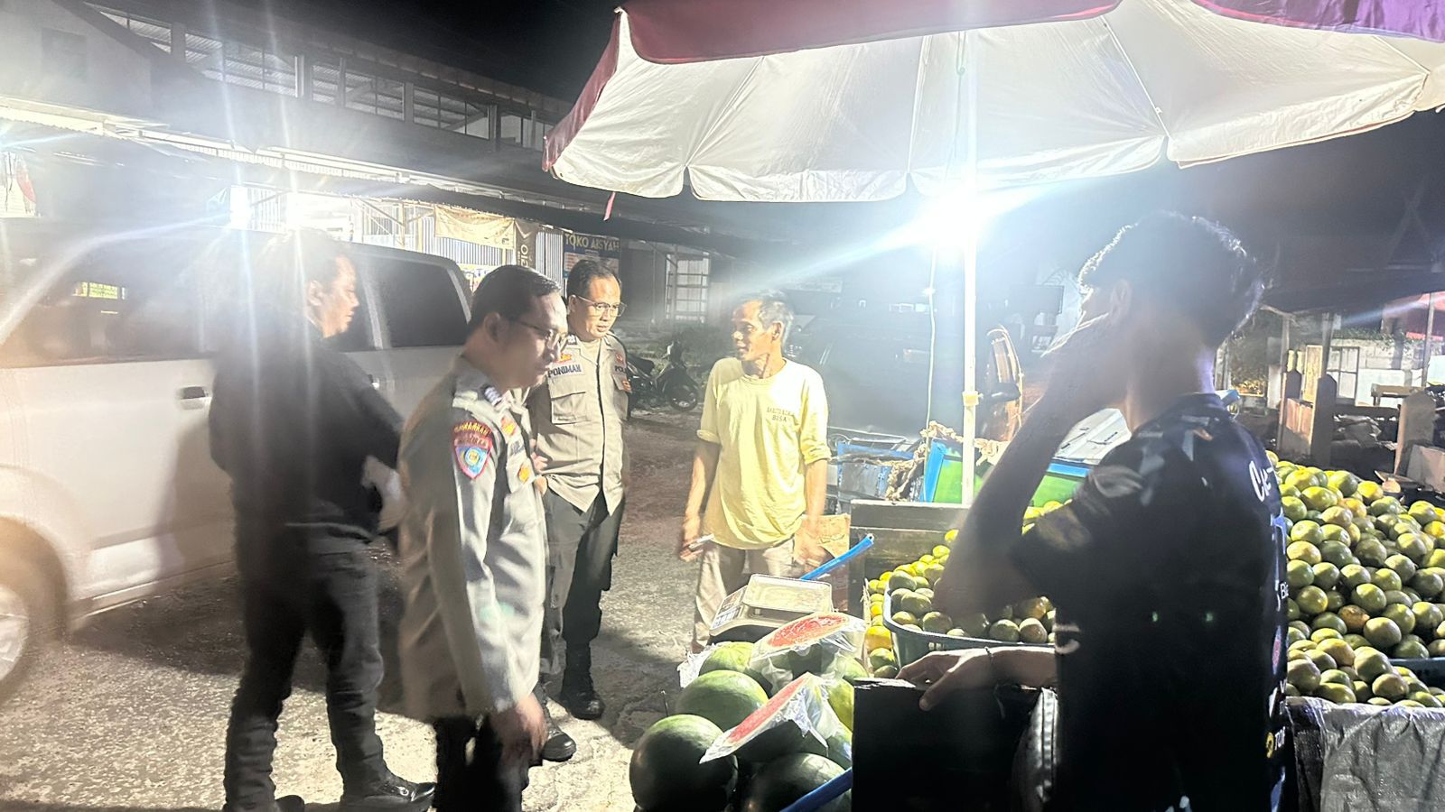 Cegah Gangguan Kamtibmas, Polsek Bukit Batu Patroli ke Pasar Rakyat Tangkiling