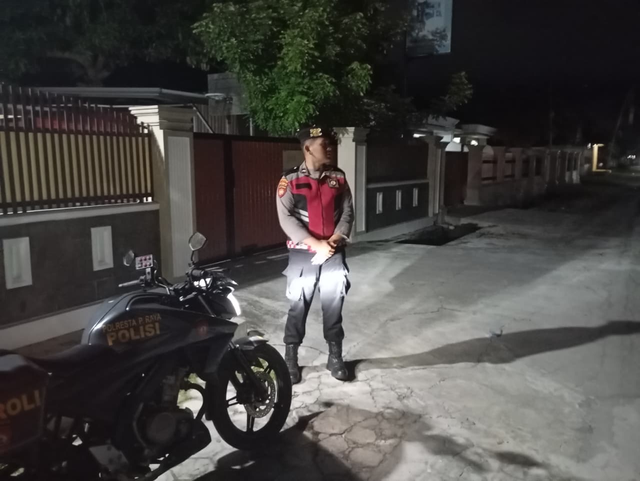 Kunjungi Pemukiman Warga, Samapta Polresta Palangka Raya Pantau Situasi Kamtibmas