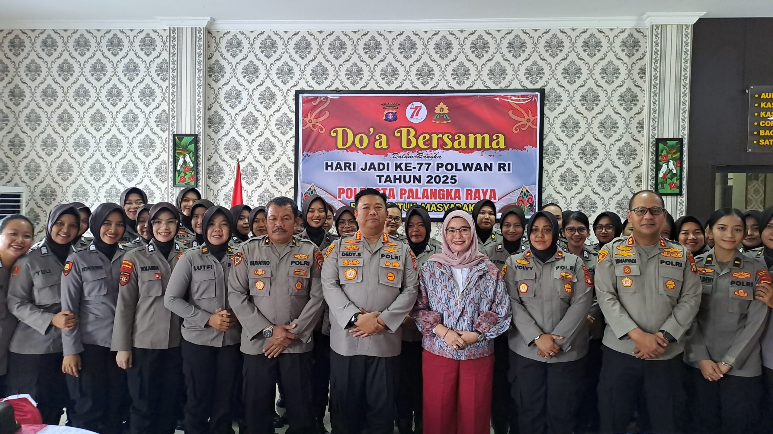 Peringati Hari Jadi ke-77, Polwan Polresta Palangka Raya Menggelar Do’a Bersama