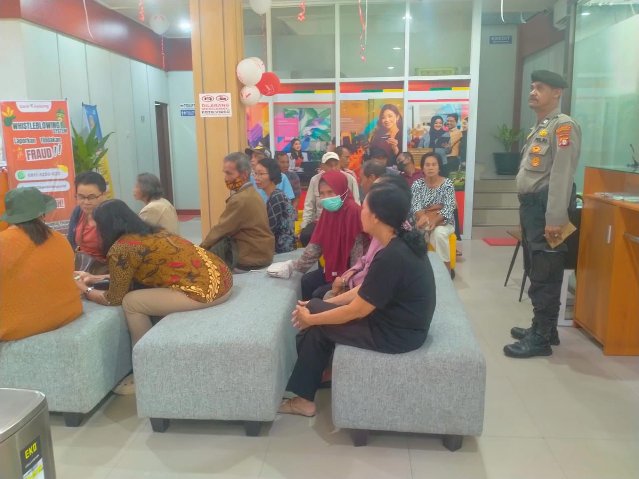 Satpamobvit Polresta Palangka Raya Kawal Keamanan Transaksi di Kantor Perbankan
