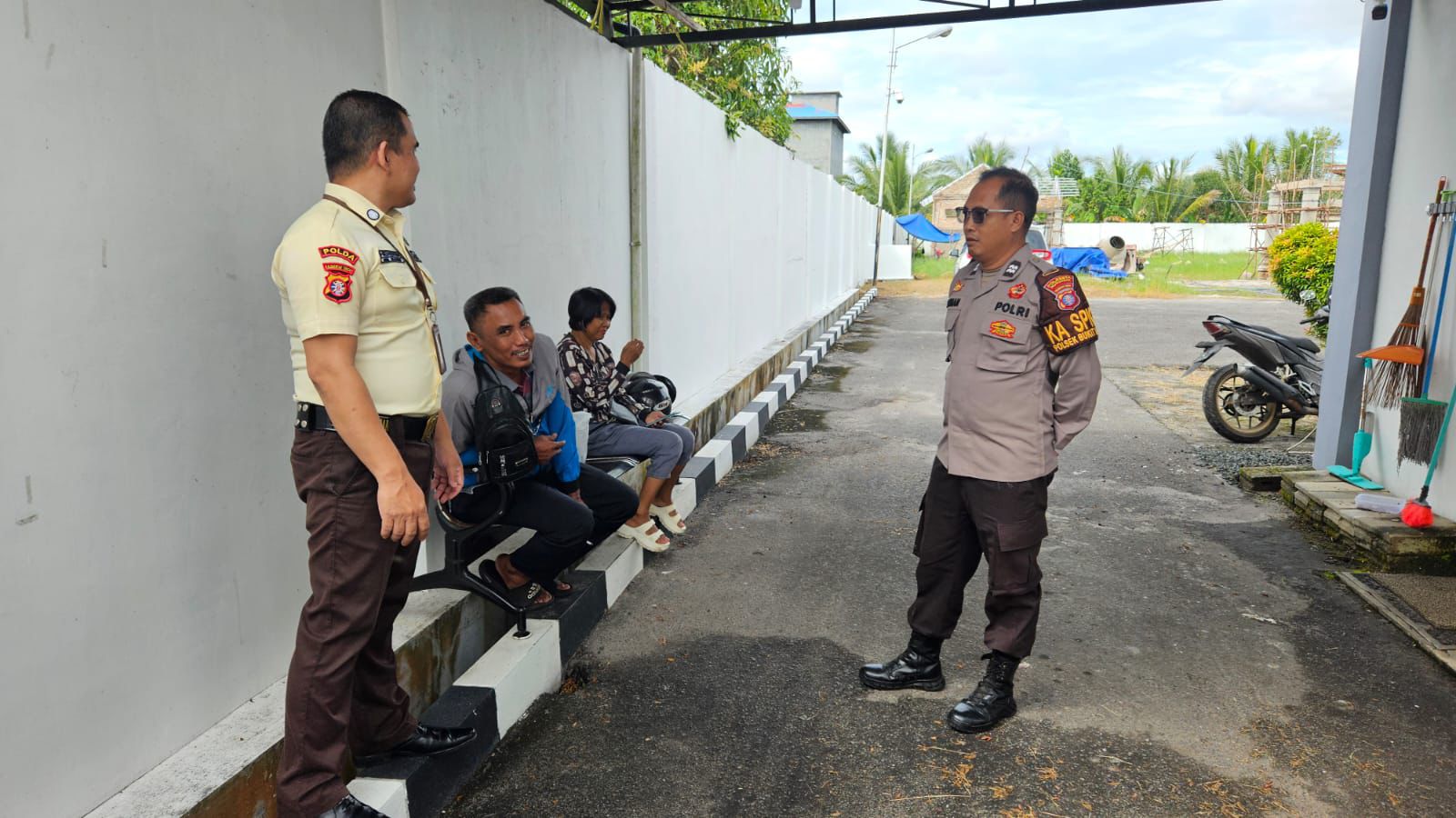 Minimalisir Aksi Premanisme, Polsek Bukit Batu Patroli Harkamtibmas ke Bank Kalteng Tangkiling