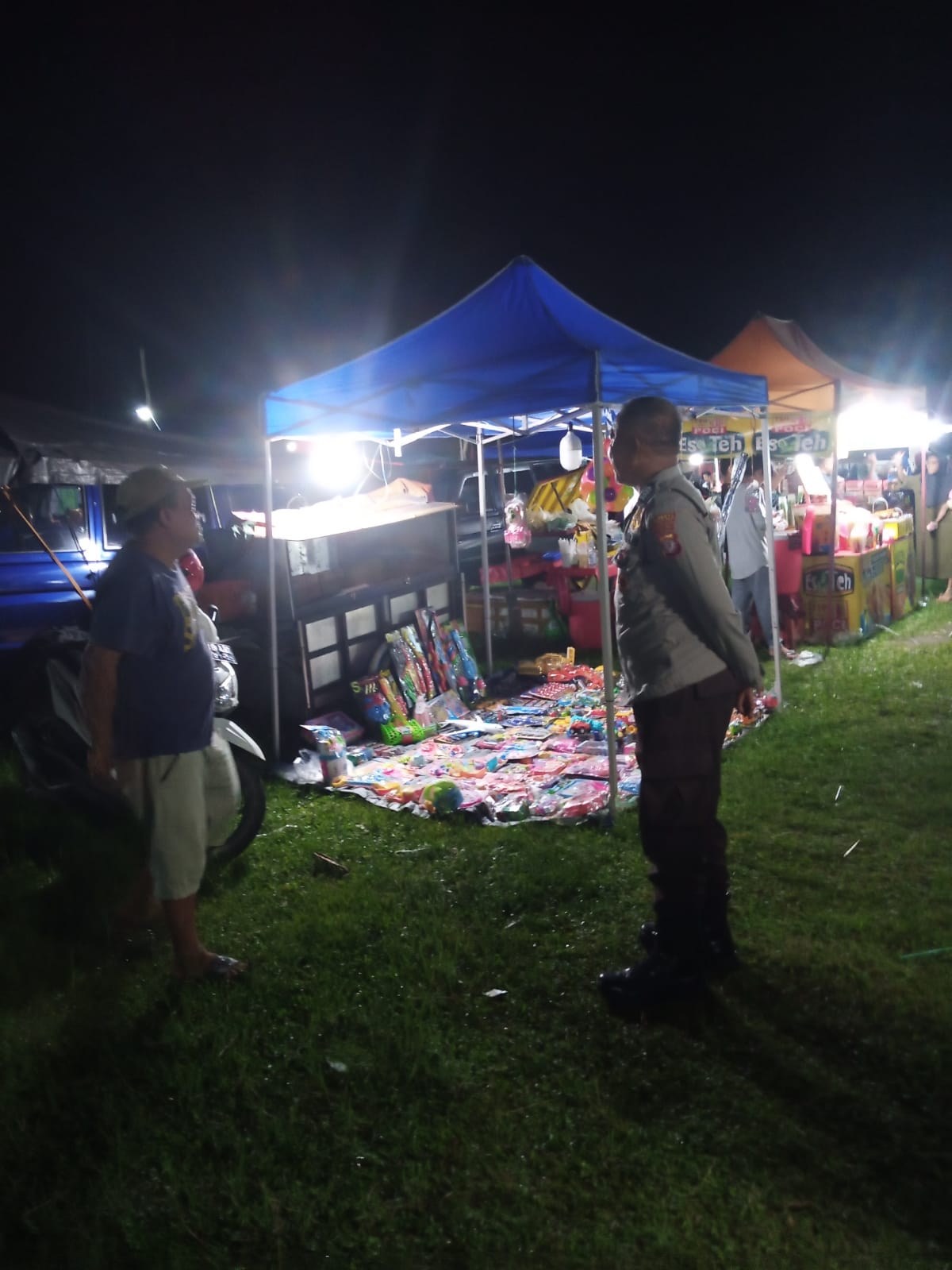 Selain Berdialog, Polsek Sabangau Pantau Kamtibmas Saat di Pasar Rakyat Kalampangan