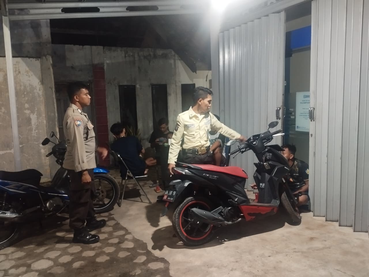 Ciptakan Rasa Aman, Polsek Sabangau Sambangi Bank BRI Kalampangan Saat Patroli Malam
