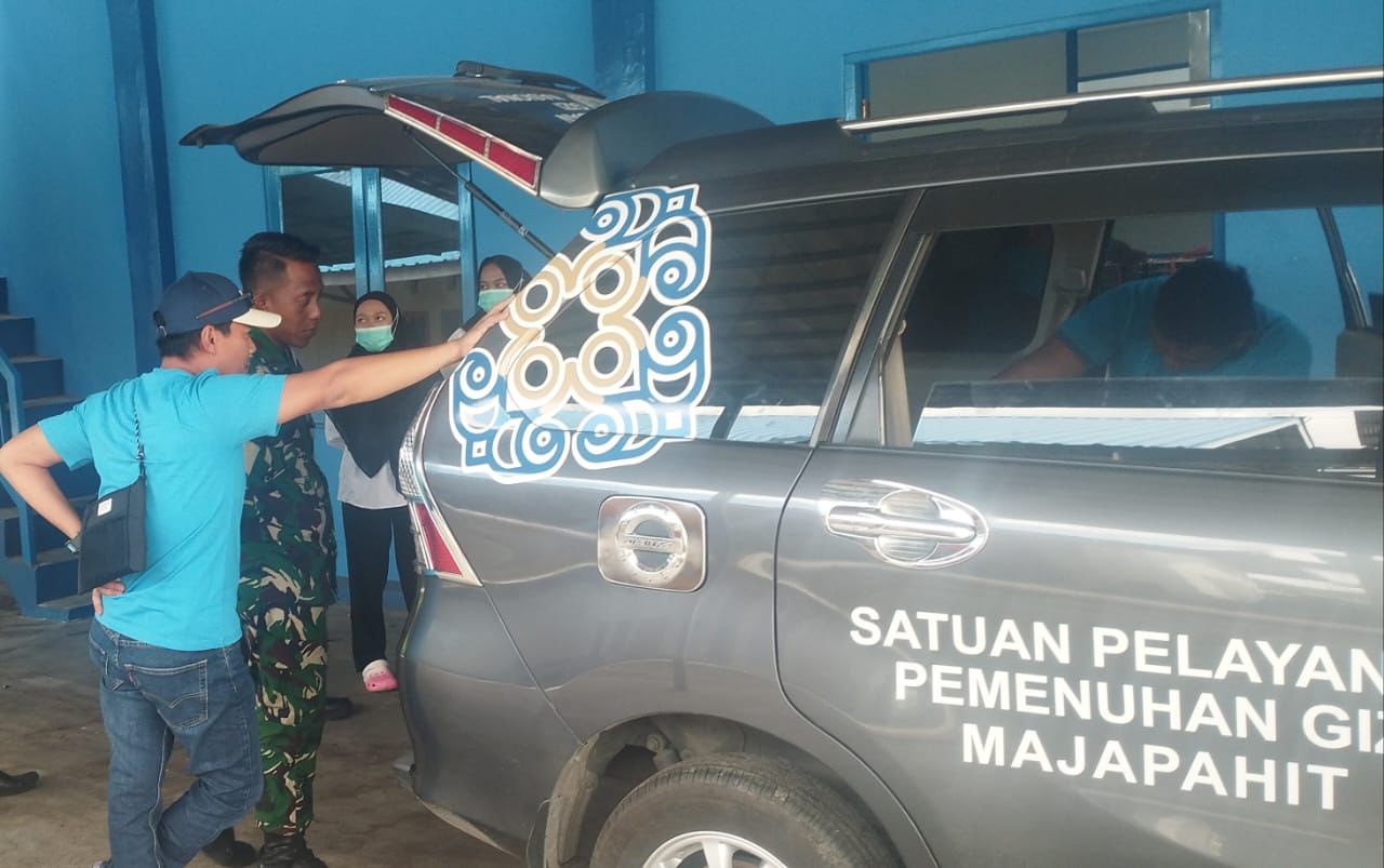 Polsek Sabangau Dampingi Program SPPG Bagikan Makanan Bergizi Gratis di Sekolah