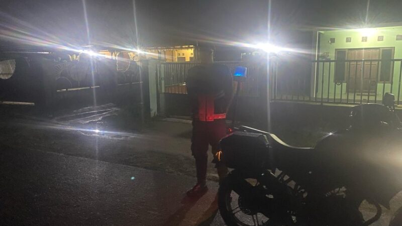 Anggota Satsamapta Polresta Palangka Raya Patroli Sambang Area Komplek Pemukiman