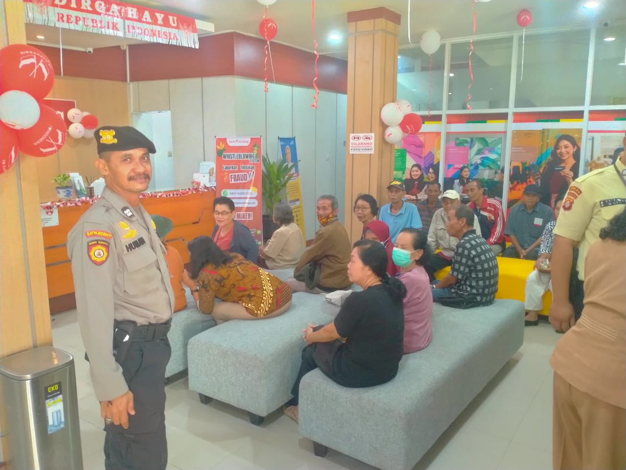 Satpamobvit Polresta Palangka Raya Ingatkan Nasabah Jaga Barang Berharga ketika Bertransaksi