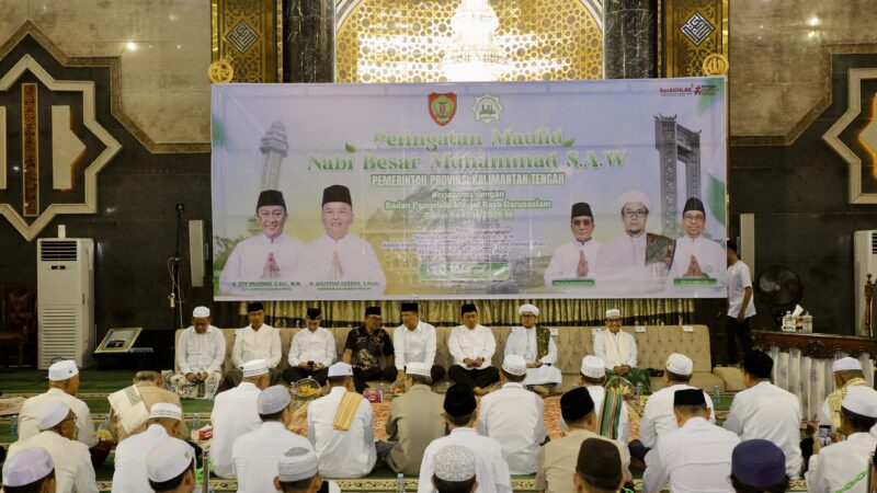 Perkuat Kebersamaan dan Toleransi Beragama, Kapolda Kalteng Hadiri Peringatan Maulid Nabi Muhammad S.A.W di Masjid Raya Darussalam