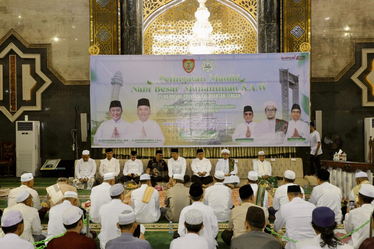 Perkuat Kebersamaan dan Toleransi Beragama, Kapolda Kalteng Hadiri Peringatan Maulid Nabi Muhammad S.A.W di Masjid Raya Darussalam