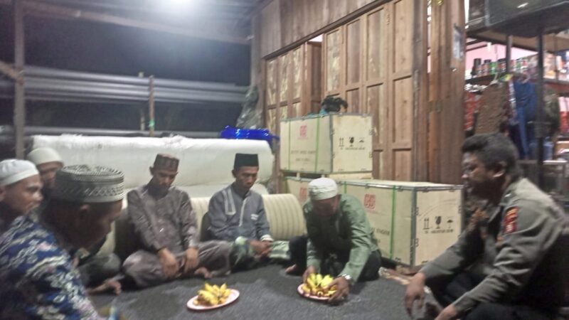 Bhabinkamtibmas Polsek Rakumpit Hadiri Maulid Nabi Bersama Warga Petuk Barunai