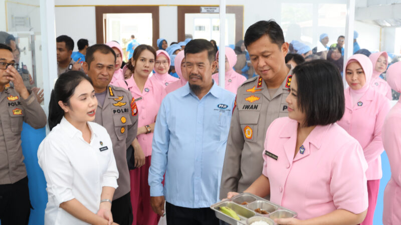 Cek Kesiapan SPPG, Kapolda Kalteng Pastikan 3400 Pelajar Terima Manfaat