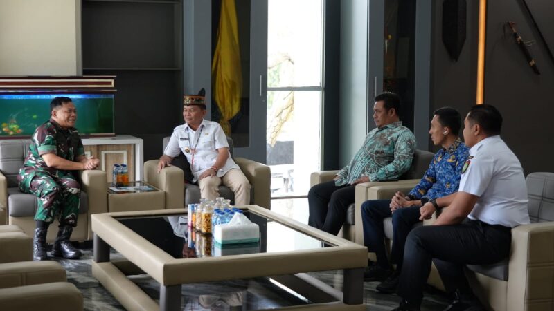 Pangdam XXII/Tambun Bungai Menerima Kunjungan Silaturahmi Gubernur Kalteng