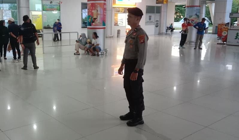 Pam Area Bandara, Satpamobvit Polresta Palangka Raya Ingatkan Penumpang Jaga Keamanan dan Keselamatan