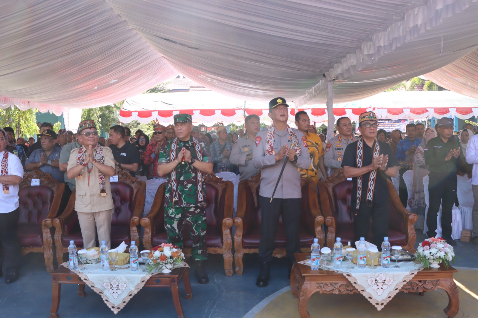 Kapolda Kalteng Dampingi Gubernur Kalteng Kunjungi SMAN 1 Sampit, Berikan Motivasi dan Dukungan kepada Siswa