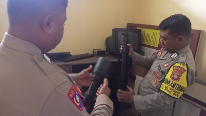 Pemeriksaan Alat Inventaris di Polsek Bukit Batu Dilakukan Anggota Piket