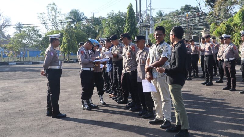 Propam Polresta Palangka Raya Cek Absensi Personel Sebelum Apel Pagi