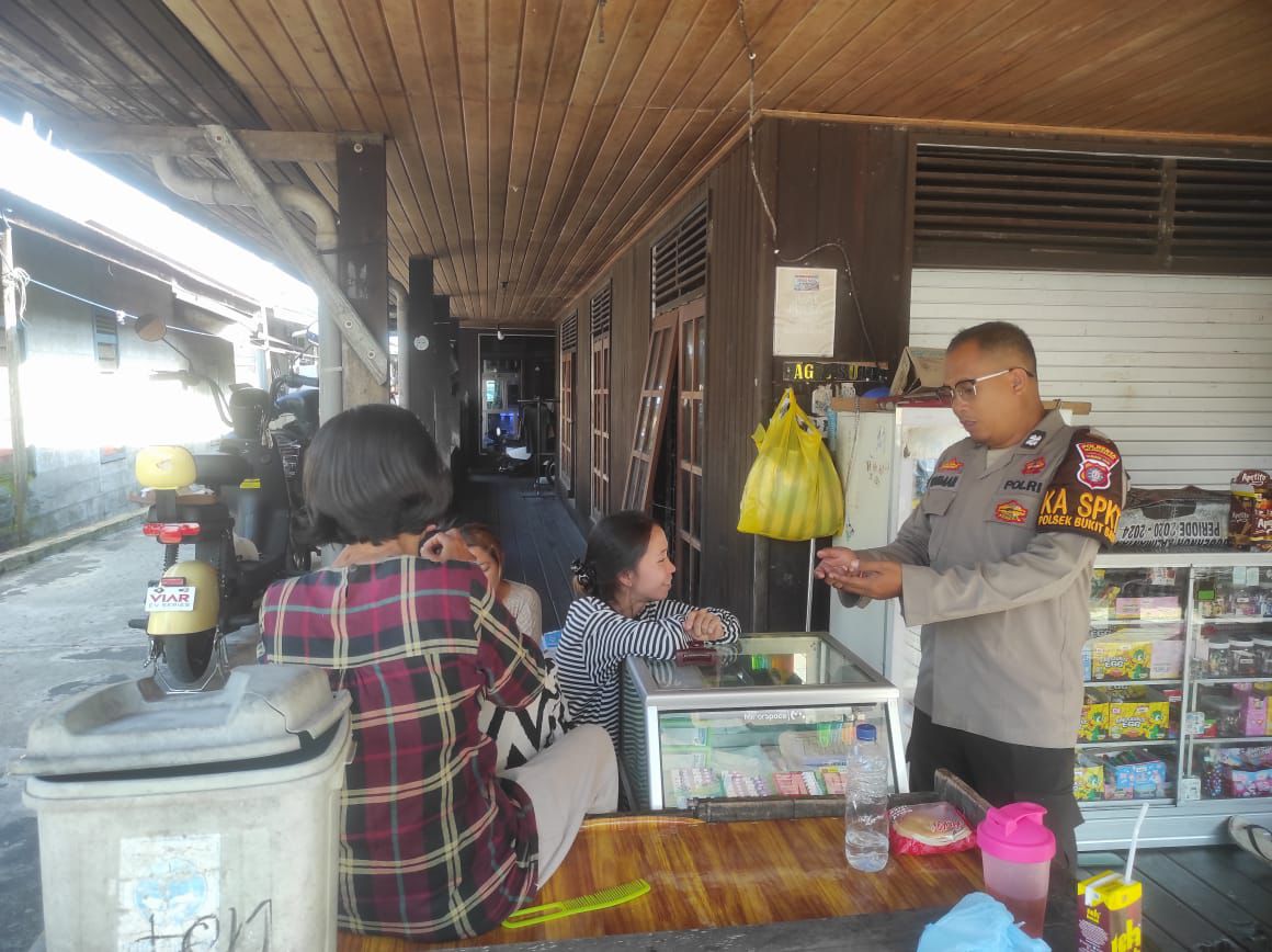 Polsek Bukit Batu Sambangi Warung, Wujudkan Rasa Aman dan Kehadiran Polri di Tengah MEarga