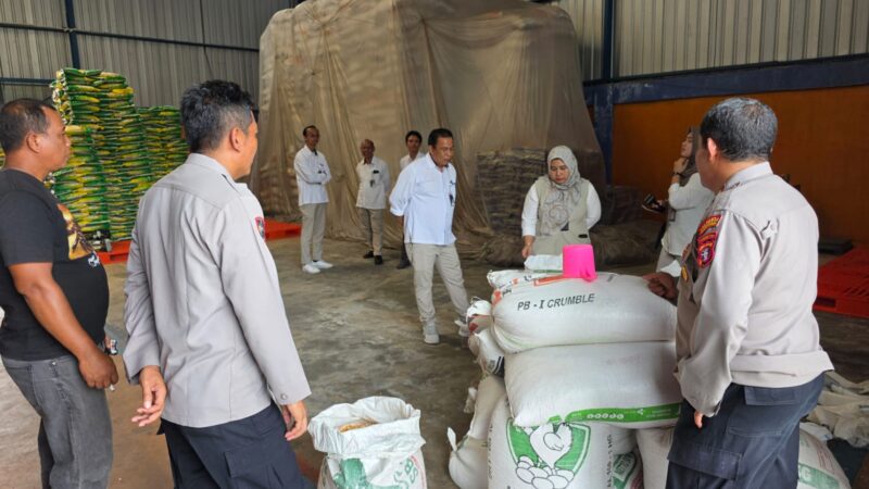 Dukung Program Ketahanan Pangan, Polresta Palangka Raya Salurkan 1 Ton Jagung ke Bulog