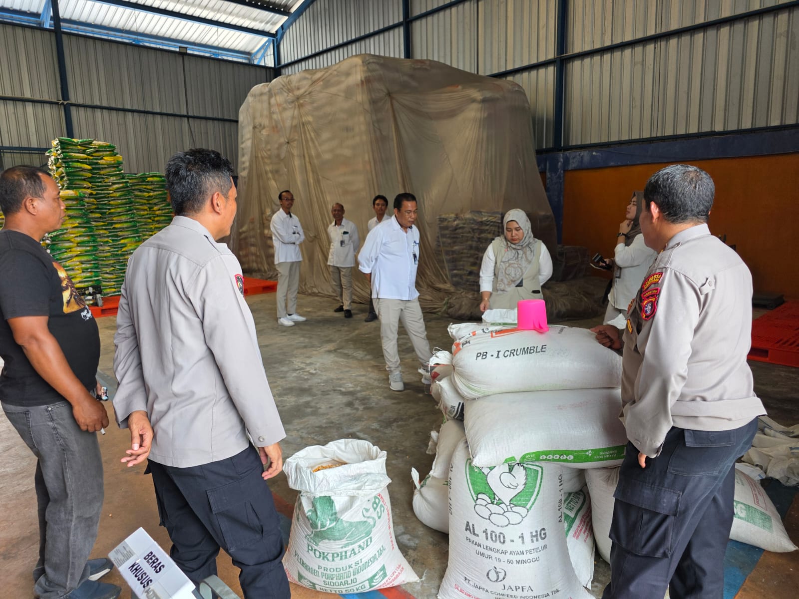 Dukung Program Ketahanan Pangan, Polresta Palangka Raya Salurkan 1 Ton Jagung ke Bulog