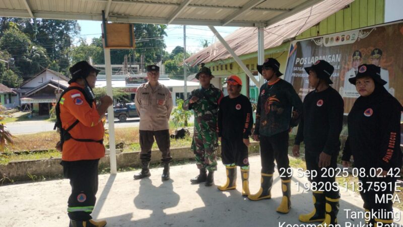 Polsek Bukit Batu Dampingi MPA Tangkiling Gelar Patroli Karhutla
