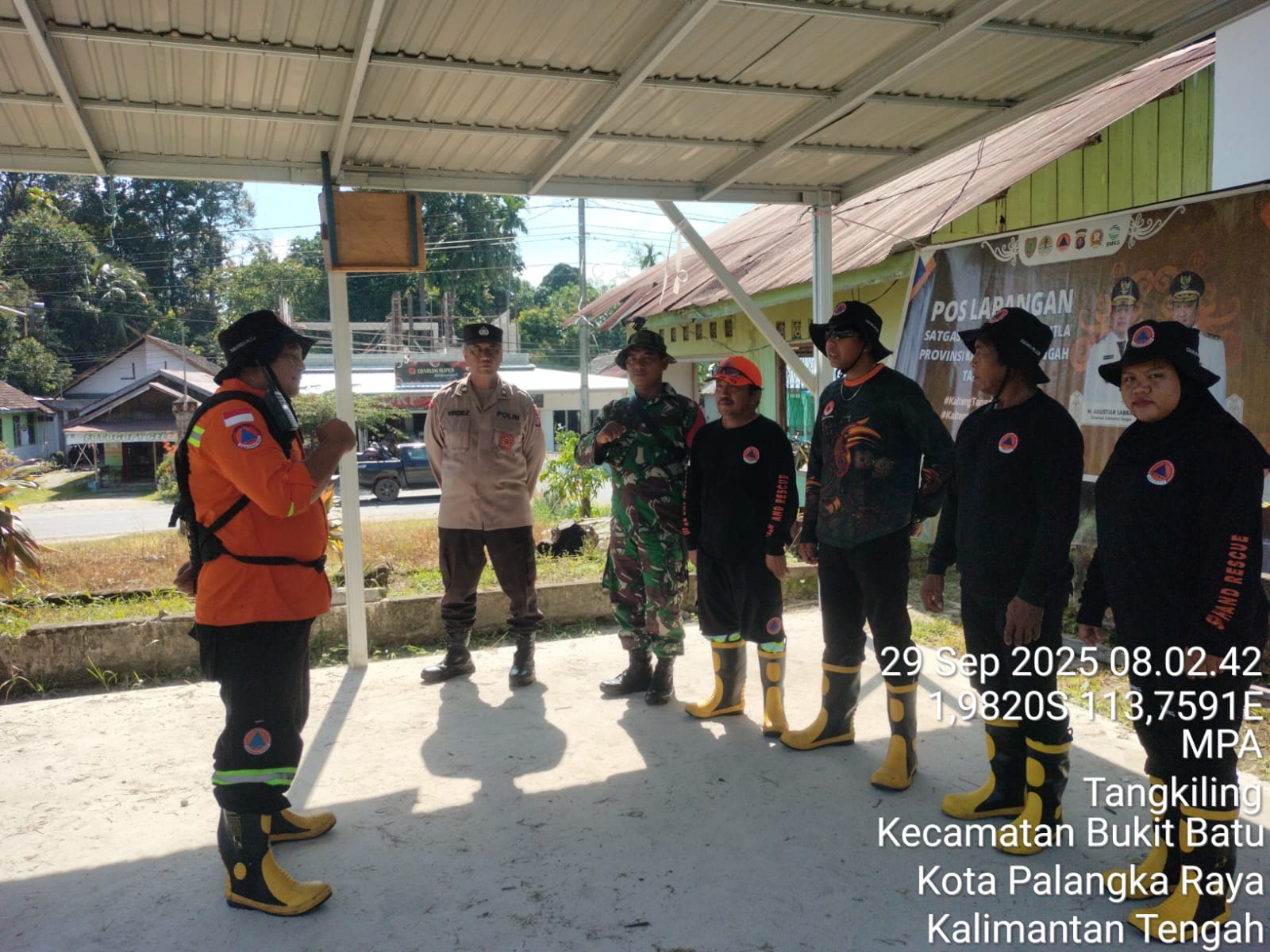 Polsek Bukit Batu Dampingi MPA Tangkiling Gelar Patroli Karhutla