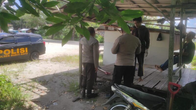 Patroli Rutin, Polsek Bukit Batu Jalin Silaturahmi dan Himbau Warga Jaga Kamtibmas