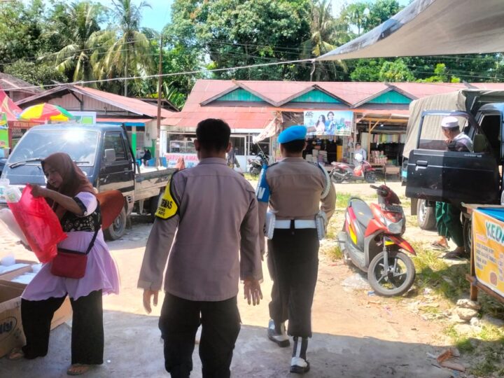 Polsek Bukit Batu Patroli Sambang ke Pasar Rakyat Tangkiling
