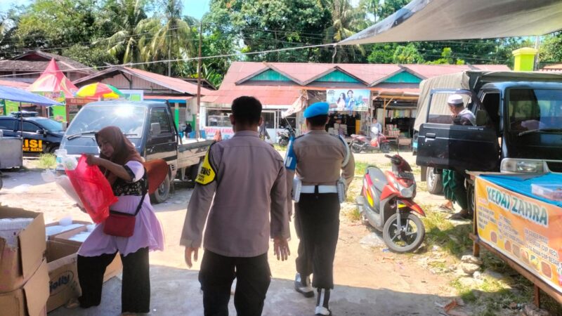 Polsek Bukit Batu Patroli Sambang ke Pasar Rakyat Tangkiling