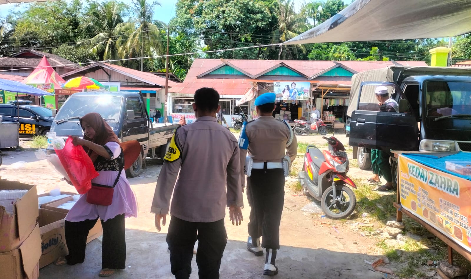 Polsek Bukit Batu Patroli Sambang ke Pasar Rakyat Tangkiling