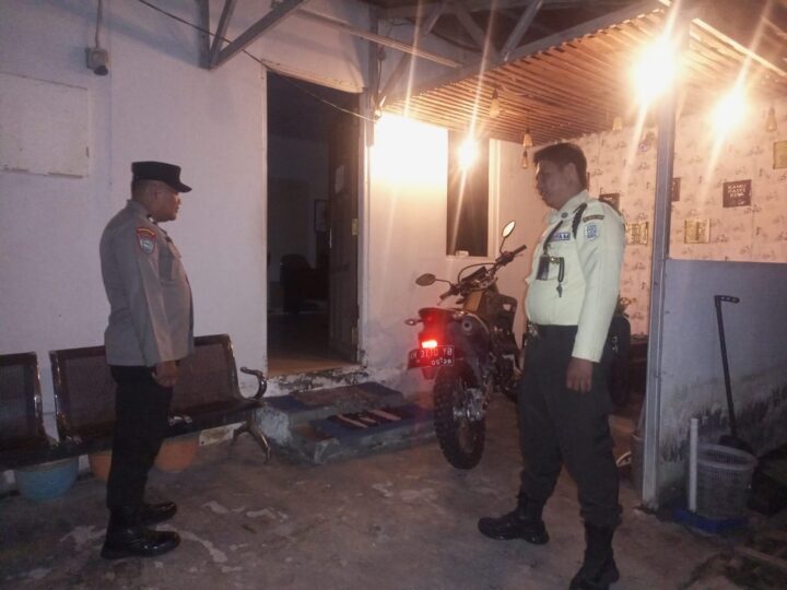 Jaga Keamanan Objek Vital, Polsek Bukit Batu Lakukan Patroli ke Kantor Bank saat Dini Hari